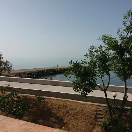 Noviyat Grad Apartment